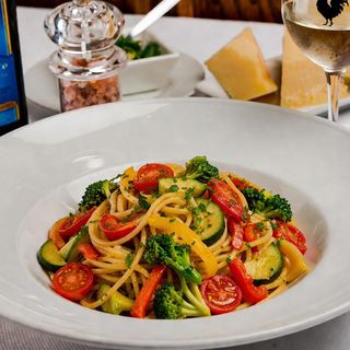 Spaghetti Primavera-paste Aglio-olio cu legume