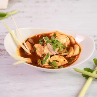 Supă Tom Yam cu pui