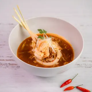 Supă Tom Yam cu noodles