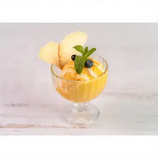 Inghețată de mango cu sticky rice