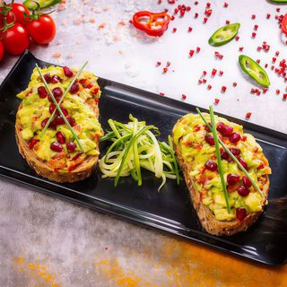 Bruschette con avocado/Bruschete cu avocado