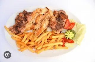 Meniu pulpa dezosata la gratar, cartofi cu branza si salata