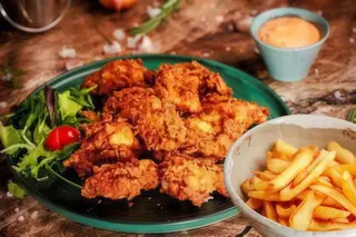 ARIPIOARE CRISPY PICANTE+CARTOFI PRAJITI
