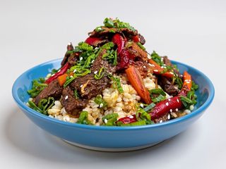 Orez prăjit cu ou și pui