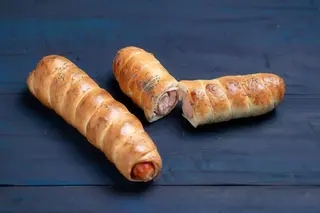 Covrig cu crenvurst si cascaval