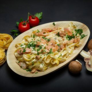 Tagliatele cu Somon in Sos Alb 495 Gr.