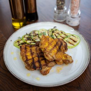 PULPE DE PUI CU DOVLECEI LA GRĂTAR (370G)