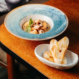 Fructe de mare in sos de vin alb