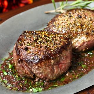 MUȘCHI DE VITĂ CU SOS DE PIPER (270G)