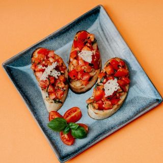 BRUSCHETTE CU ROSII SI USTUROI (180G)