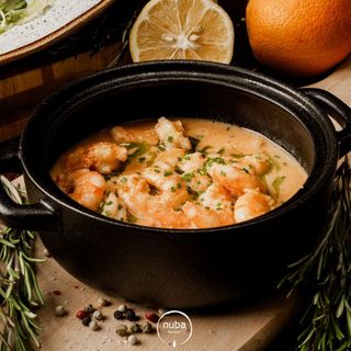 CREVEȚI ÎN SOS DE VIN (180G)