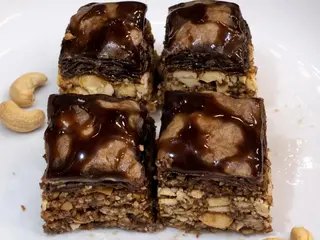 BAKLAVA CAJU SI CREMA DE CIOCOLATA - 200 g