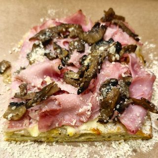 Pizza prosciutto cotto, mozzarella, mix ciuperci, parmezan  - portie