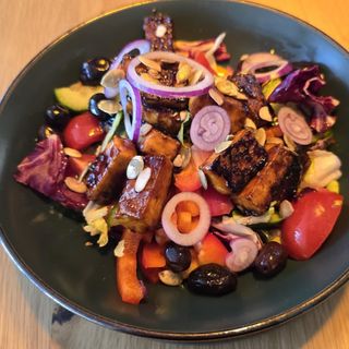 Salata cu tofu