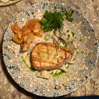 Piept de curcan pe jar cu sos cimbru, ciuperci, cartofi prajiti