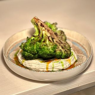 STEAK BROCCOLI CU SMÂNTÂNĂ TRUFATĂ