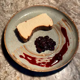 CHEESECAKE Basque cremos cu dulceață artizanală de vișine
