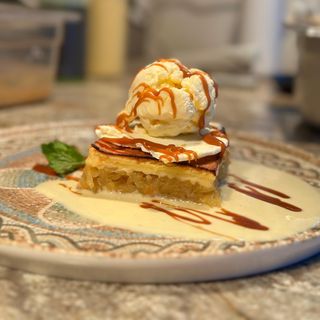 PLACINTĂ CU MERE, creme anglaise și înghețată vanilie