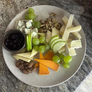 PLATOU BRÂNZETURI cu pâine de casă prăjită