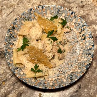 Paccheri cu piept de curcan și ciuperci de pădure