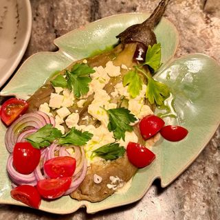 VÂNĂTĂ COAPTĂ mediteraneană cu brânză maturată si painea casei