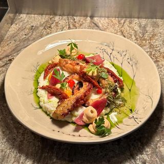 CARACATIȚĂ PE JAR cu cremă delicată de conopidă, aioli și chimichurri