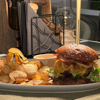 BURGER DE VITĂ artizanal cu cipsuri de cartofi