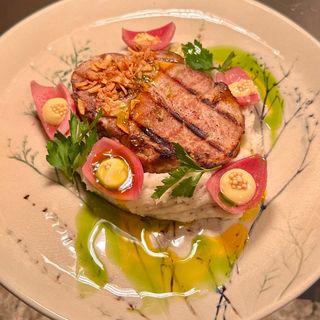 CEAFĂ DE PORC PE JAR cu piure fin cu trufe și sos de roșii coapte