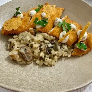 RISOTTO cu PIEPT DE CURCAN CRISPY și MIX DE CIUPERCI DE PĂDURE