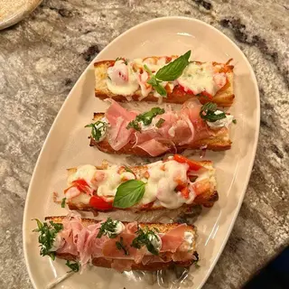 Selecție de Bruschete Caprese & Prosciutto Truffle