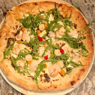 PIZZA cu CREVEȚI și CREMĂ DE BRÂNZĂ TRUFATĂ