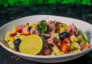 Salată de paste cu ton