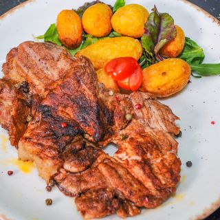 Ceafă de porc la grătar 