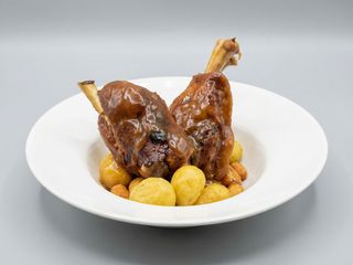 Aripioare de porc cu sos brun