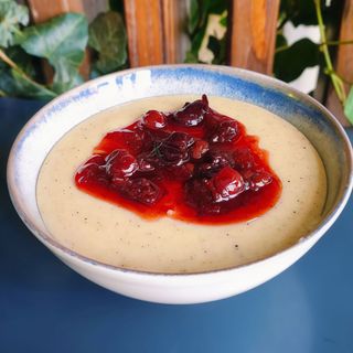 Griș în lapte cu unt caramelizat și tonka