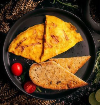 Omleta cu șunca și cașcaval