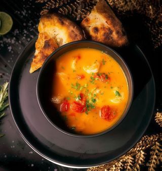 Creveți in sos alb ușor picanți cu focaccia