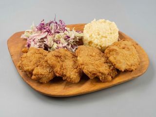 Snitel de soia cu orez și salata de varza