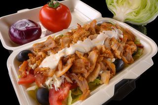 Salată cu carne rotisată pui