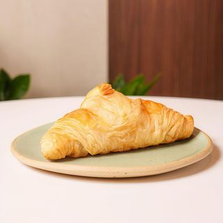Croissant simplu cu unt