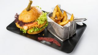 Burger pui cu cartofi