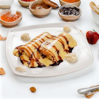 Clătite cu brânză și sos de vanilie