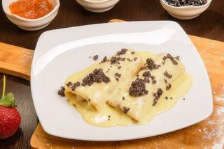 Clătite cu mac și sos de vanilie