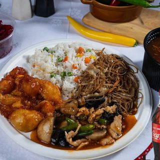 Meniu complet + 1 suc gama Cola 0.5l