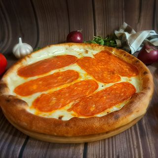 Quattro formaggi e spianata picante 32 cm / 650gr.