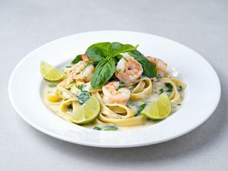 Tagliatelle cu crevetj in sos alb