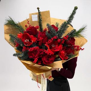 Crimson Winter Luxury Bouquet