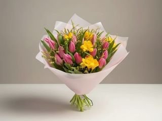 Buchet lalele și narcise