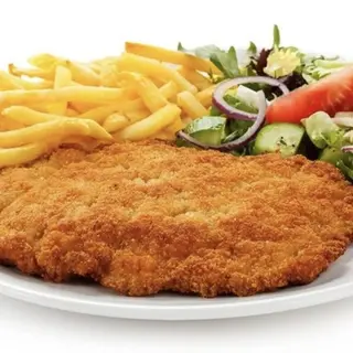Șnițel de Pui în Panko cu Cartofi Prăjiți și Salată Mixtă
