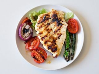 Piept de pui la gratar 